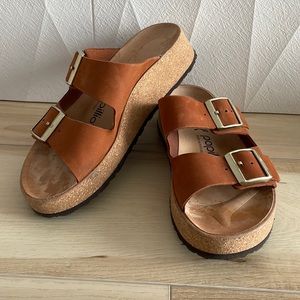 Papillo for Birkenstock. 1 1/2 “ heel. 1” platform. Runs true to size.